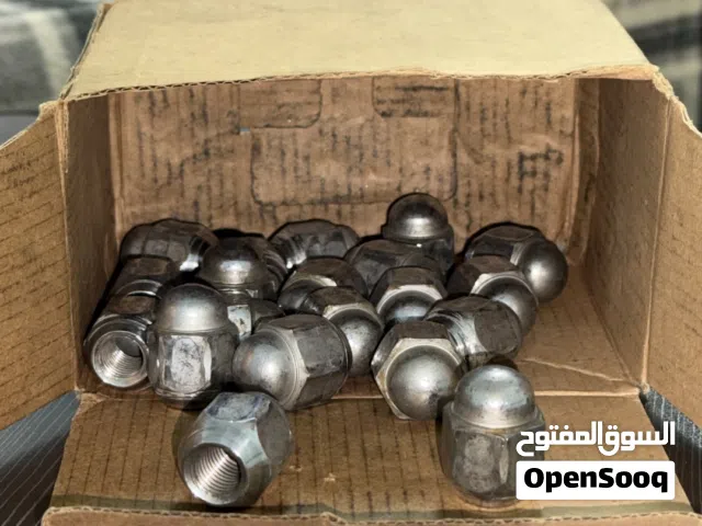 صواميل (بلوط) مستعمله للبيع