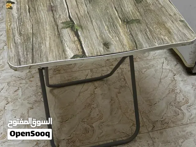 طاولة مستعملة