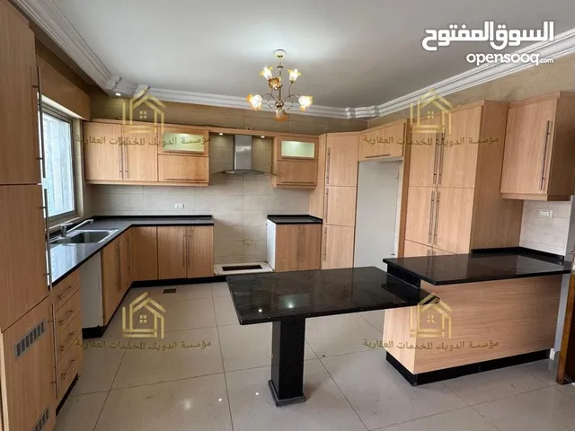 شقة مميزة - الرابية - 3نوم1ماستر - 175م - تدفئة غاز - قرب الخدمات العامة