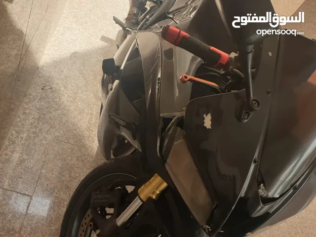 للبيع هوندا cbr600 موديل 2012