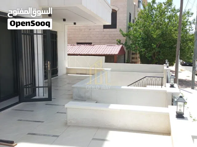 خلف ابراج السادس في أجمل مناطق ام اذينة شقة ارضية 205م مع ترس 50م بسعر مميز / ref 1349