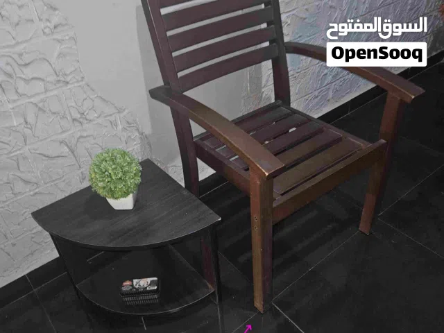 ديكورات مختلفة ارفف كرسي طاولات لوحات