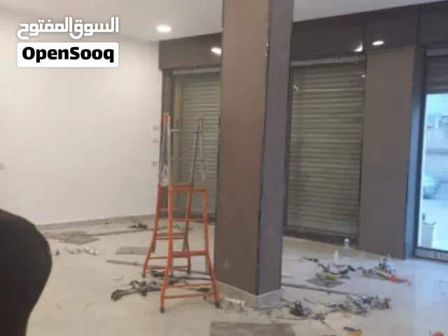 الوسيط لدينا مخزن جديد الايجار بيه 2 سرانتي متر مكان زناته الجديدة شارع فرعي الرئيسي يوجد حمام