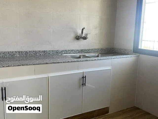 شقه من ثلاث غرف و صاله فرق