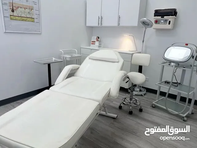 إعلان عن إيجار حجرة داخل عيادة جلدية وتجميل (سنوياً)