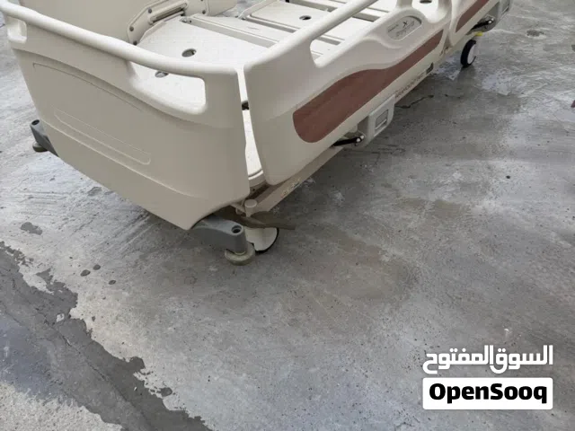 سرير طبي شبه جديد