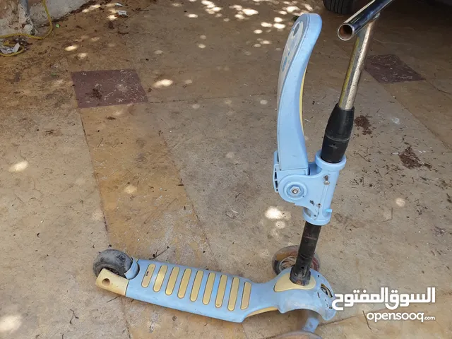 سكوتر نظيف شغال بس لبريك مكسور