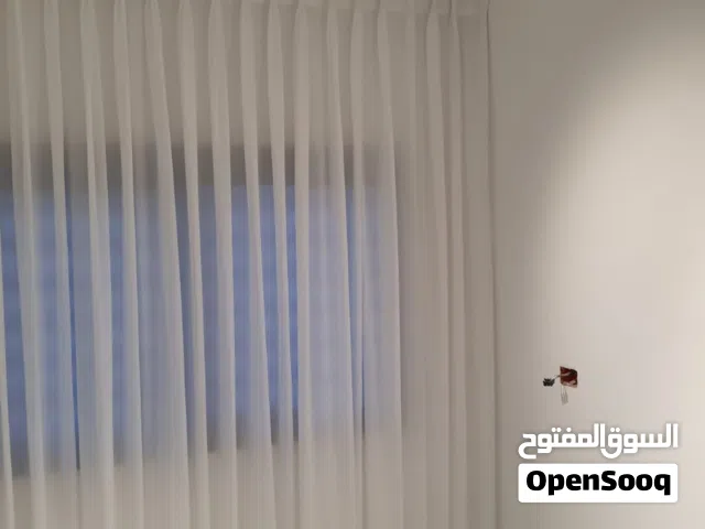 شقه للايجار موقع مميز ومطل بأجمل المناطق جميع الخدمات بسعر مناسب جداً بأرقى منطقة في ام الشرايط