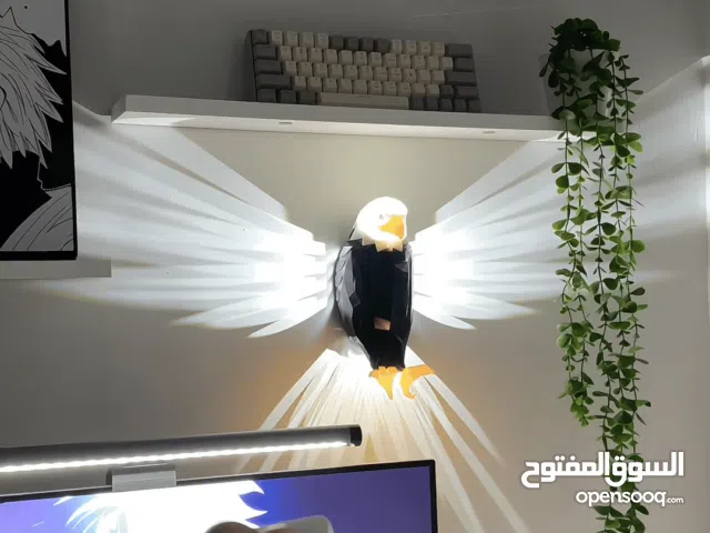 انارة جدارية على شكل صقر