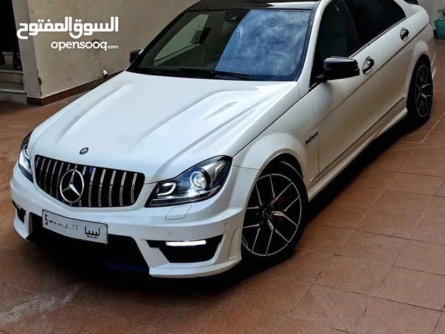 مرسيدس بنز C300 كيتAMG كامل من بلادها رباعي +نغمة صوت برموت كنترول شاشة عرض اندرويد كبيره يوتيوب و +