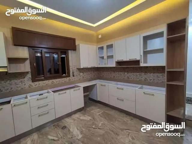 فني مختص فك وتركيب وصيانة المطابخ والديكورات 566555