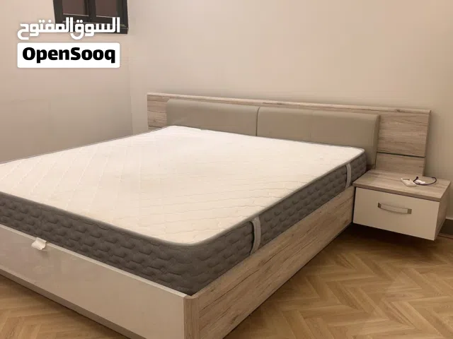 سرير للبيع