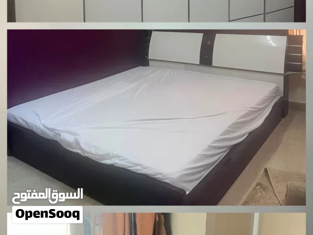 غرفة نوم تسريحة وسرير 200x200 ودولاب كبير