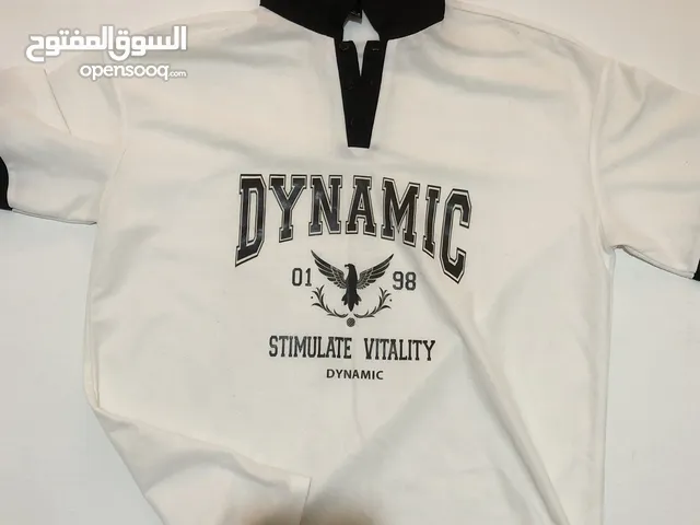 ثلاث تيشرتات للبيع وحدة ابيض وحدة بيج وحدة كحلي واحمر