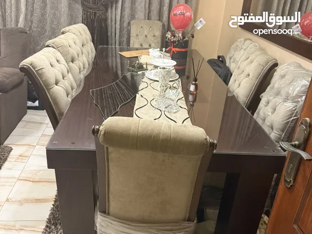 طاوله سفرة 8 مقاعد مع مرايه للبيع