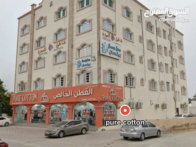 معرض للايجار خط اول سوق بركاء
