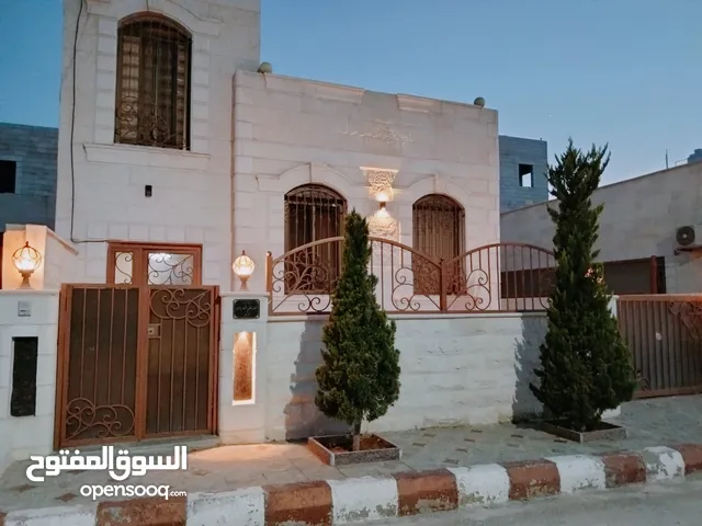 105 m2 3 Bedrooms Townhouse for Sale in Zarqa Madinet El Sharq