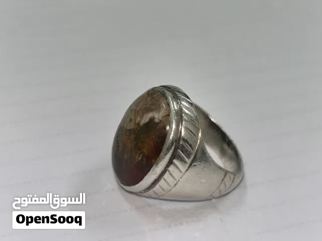 خاتم قديم عمره 50 سنة. تفصيل جميل وفضة قوية ..عقيق أصلي قديم..