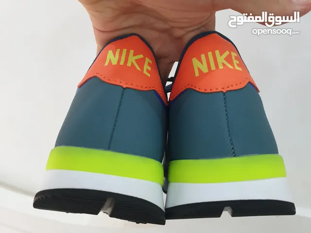 42 Sport Shoes in Tétouan