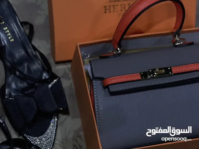 حقيبة شنطة هيرمز لم تستعمل جديدة مع البوكس وجميلة جداً. New herms bag not used copy master