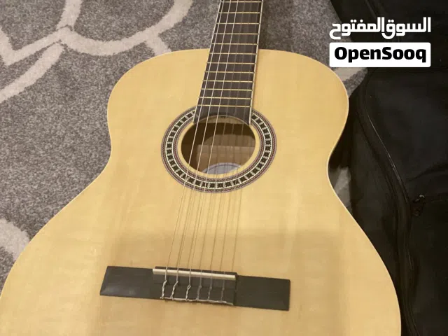 قيتار (كلاسيك) مستعمل استعمال خفيف