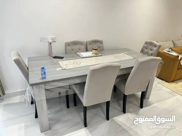 6 seat dining table mint condition