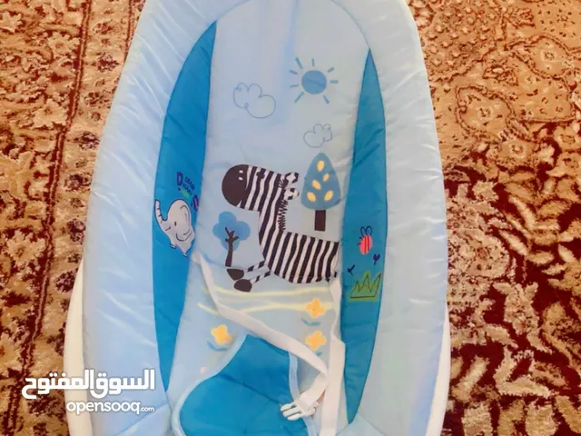 كرسي هزاز للأطفال ب 3 مستويات استعمال اقل من شهر بحال الوكالة