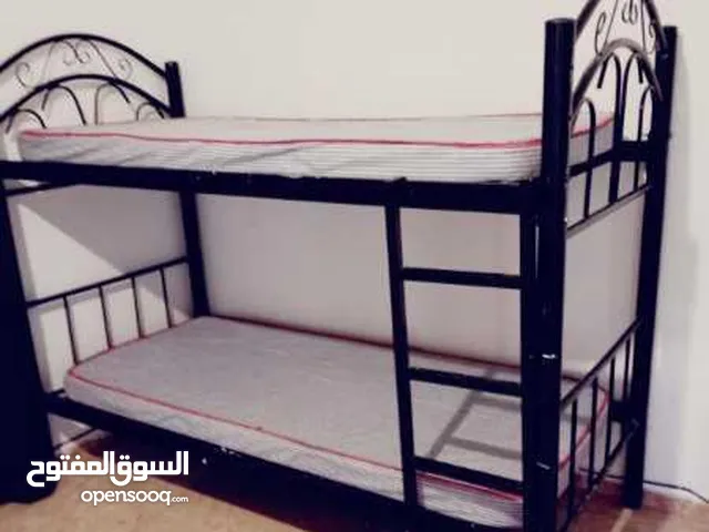 تخت حديد طابقين للبيع مستعمل خفيف،