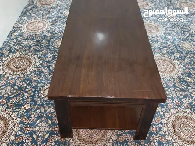 طاولة خشب للبيع نظيفه جدا شبه جديد