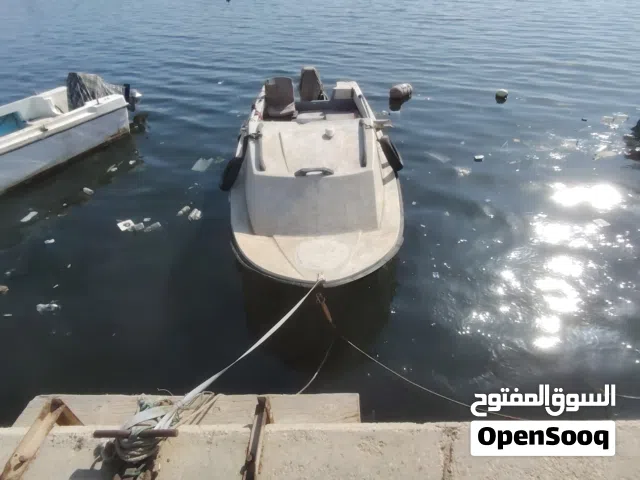 فلوكة قالب مصراتة 5.5 مع محرك 40 ياماها بالمكان