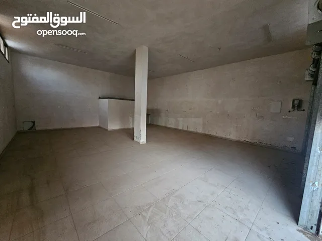 3 محلات للإيجار