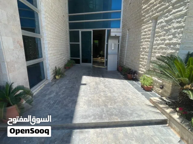 شقة فاخرة للبيع في حي الصحابة