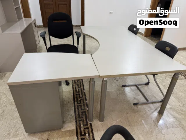 مكتب جديد بالكراسي  لم يستعمل قط