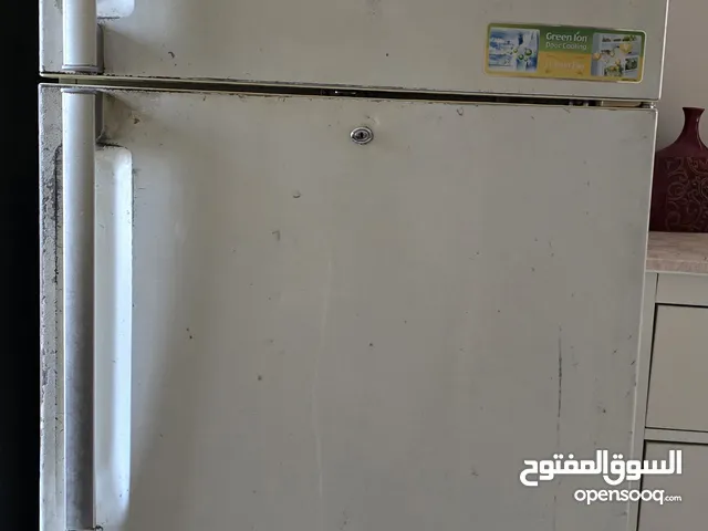 LG Refrigerator, 300+ litres, working good
