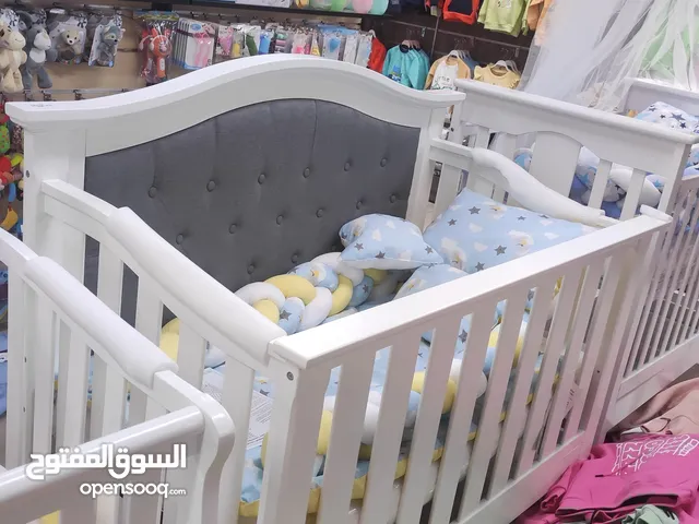 طقم بطانه مجدله طول 3 متر مع مخدات حشوه بوليستر قابل للغسيل للتخت البيبي الخشب