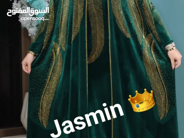 يوجد عدة الوان وعدة مقاسات