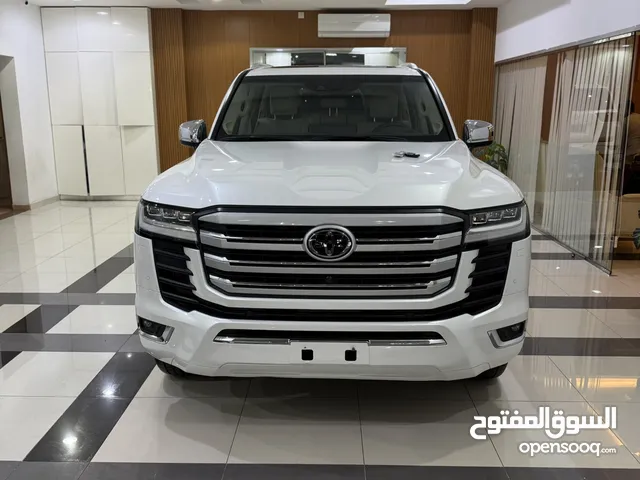 تويوتا لاند كروزر فل مواصفات خليجي VXR TWIN TURBO موديل 2022 بحالة الوكالة عداد 35000كم