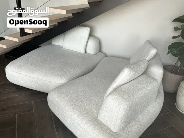 Stylish White Textured Sofa in Great Condition luxury from Conceptual brand