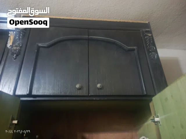 خزانة ملابس طابقين تفصيل وليس تجاري كبيره من الداخل مع درجين