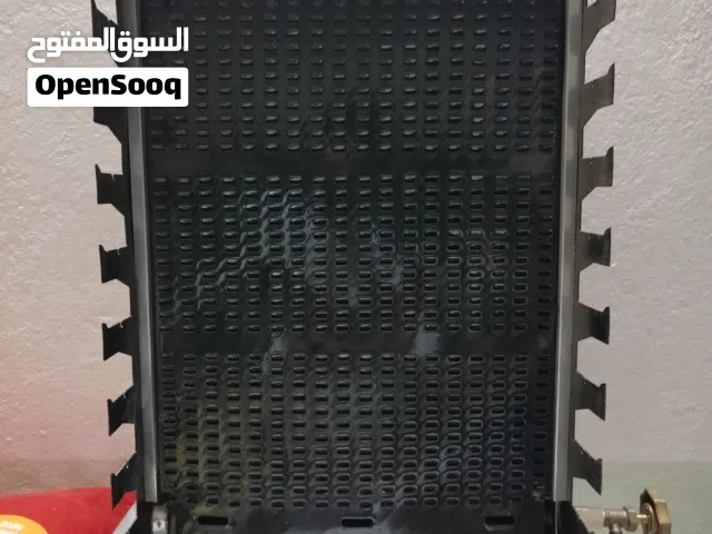 شواية كباب غازية اصلية نضيفة جداً ما مستعملة لكن كرتونة تعبانة. شرط نضافة 100%