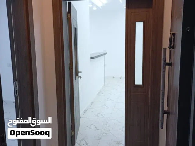 شقة جديده للايجار بالسراج الاسلاك