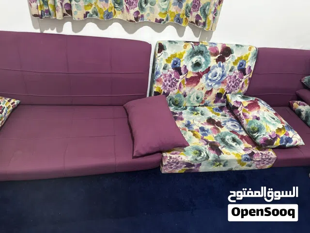 السلام عليكم عندي جالسه بي بسط او استار للبيع ربي يبرك