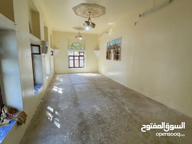 300 m2 4 Bedrooms Villa for Rent in Sana'a Ma'rib Street