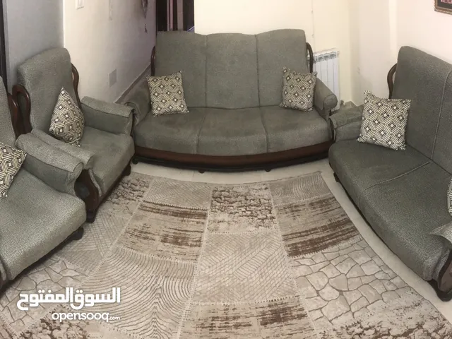طقم كنب 7 مقاعد مع نقش خشبي مميز للبيع
