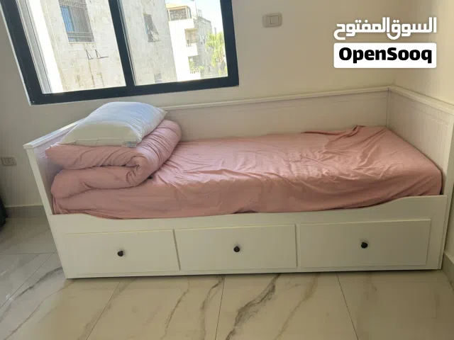 سرير من ايكيا للبيع مستعمل لمة عام جديد ونظيف