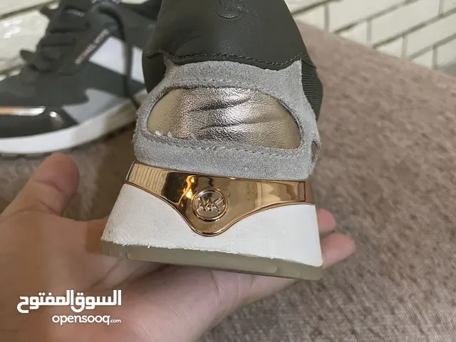Green Comfort Shoes in Amman