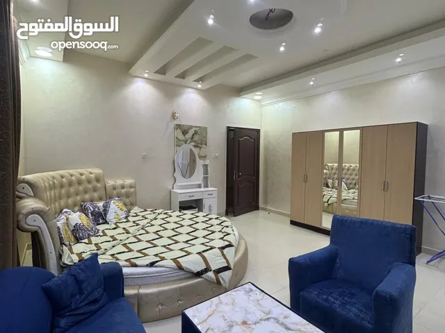 شقة للإيجار في مدينة العين مفروشة وغير مفروشة موقع مميز شامل جميع الخدمات بالقرب من المولات
