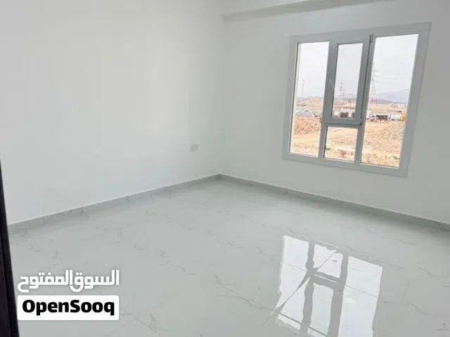 شقه للايجار في مسقط الموالح ب 2 غرف نوم ومطبخ قريب من الخدمات مبنى جديد وراقي في موقع متميز وجميل...