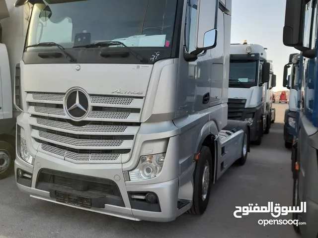 Tractor Unit Mercedes Benz 2019 in Zarqa