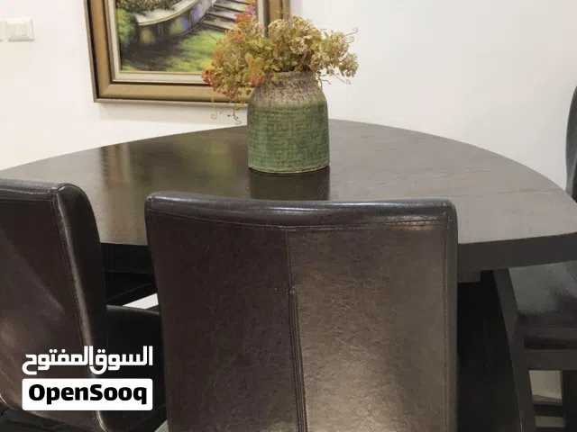 سفرة اشلي بحالة ممتازة للبيع استخدام خفيف